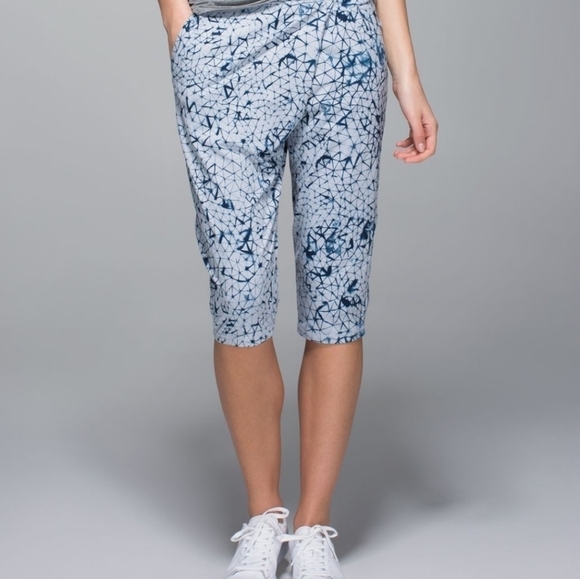 Lululemon Women's Retreat Yogi Crop Star Crushed Silver Fox Capri - Picture 1 of 7